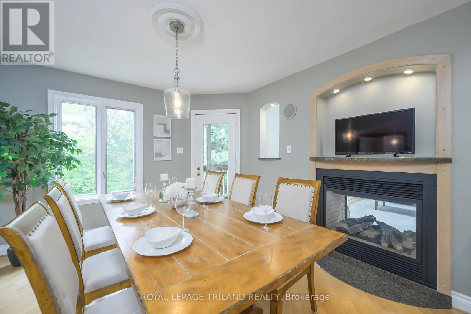 12 - 1399 COMMISSIONERS ROAD W, #12