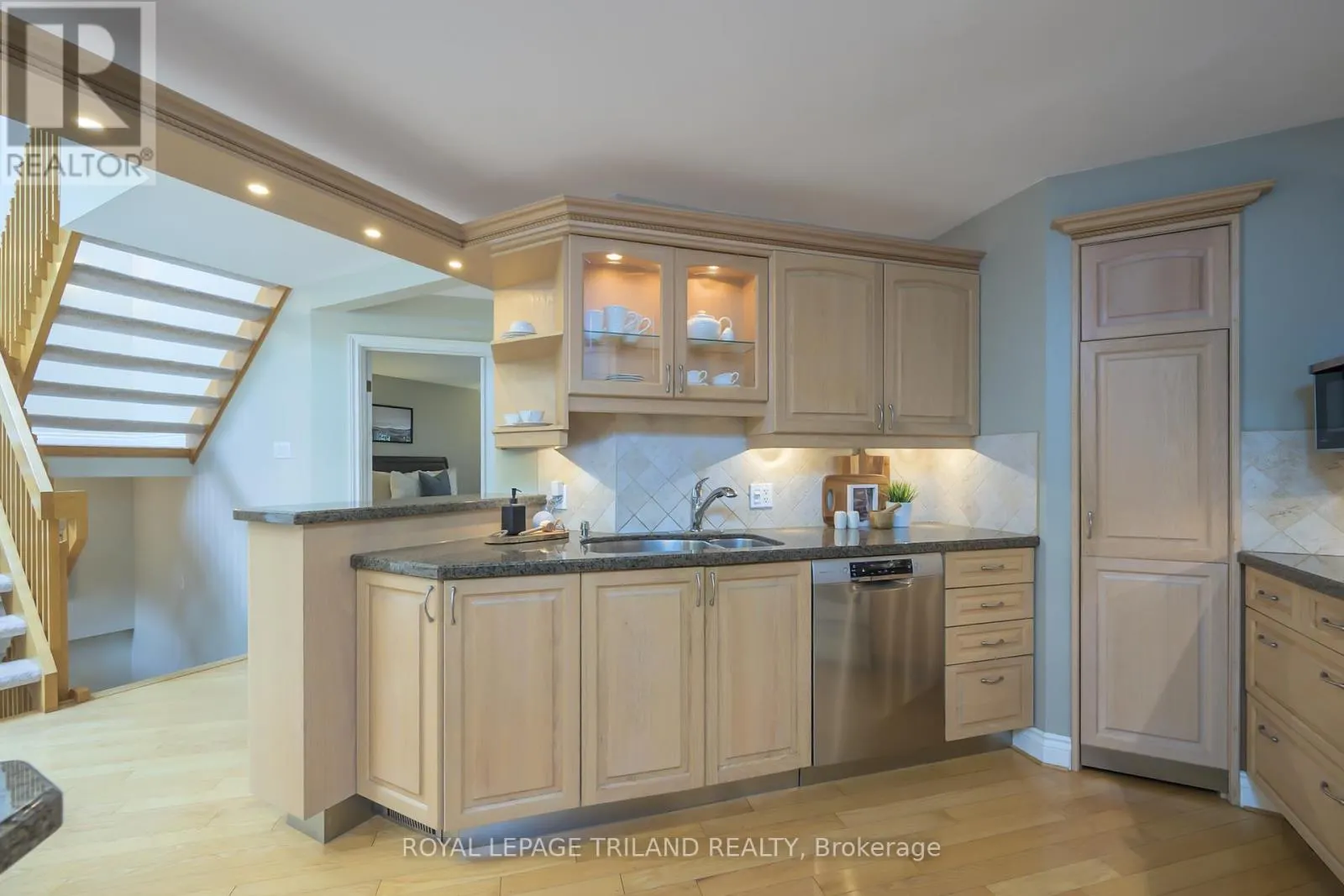 12 - 1399 COMMISSIONERS ROAD W, #12
