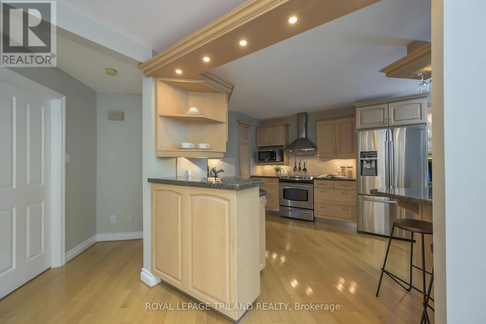 12 - 1399 COMMISSIONERS ROAD W, #12