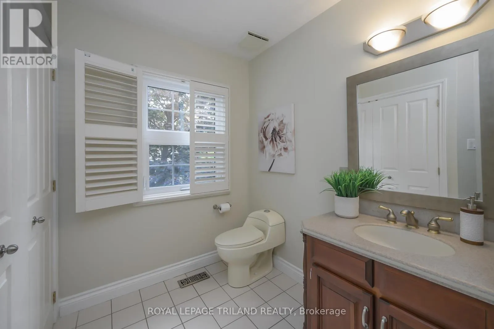 12 - 1399 COMMISSIONERS ROAD W, #12
