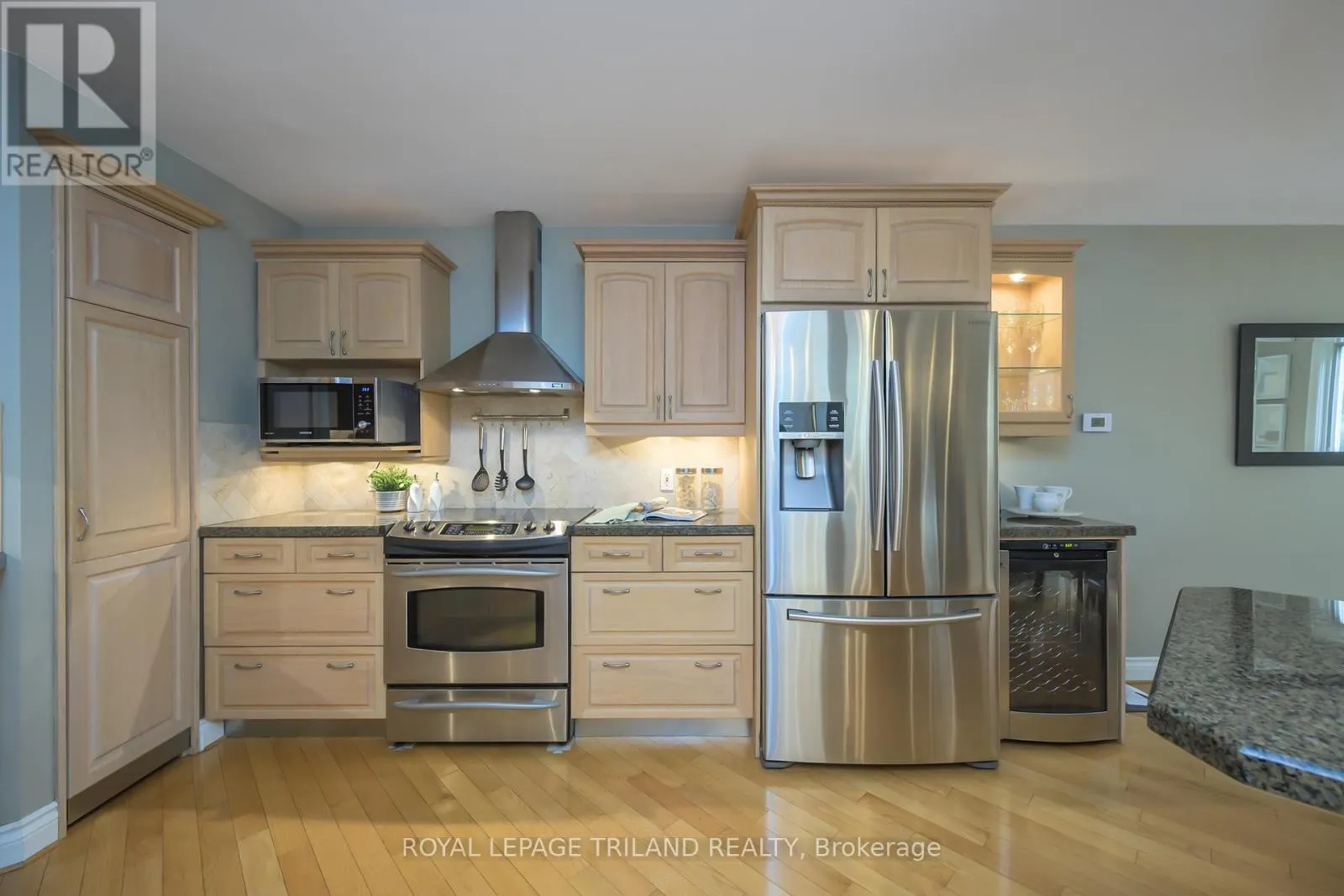 12 - 1399 COMMISSIONERS ROAD W, #12