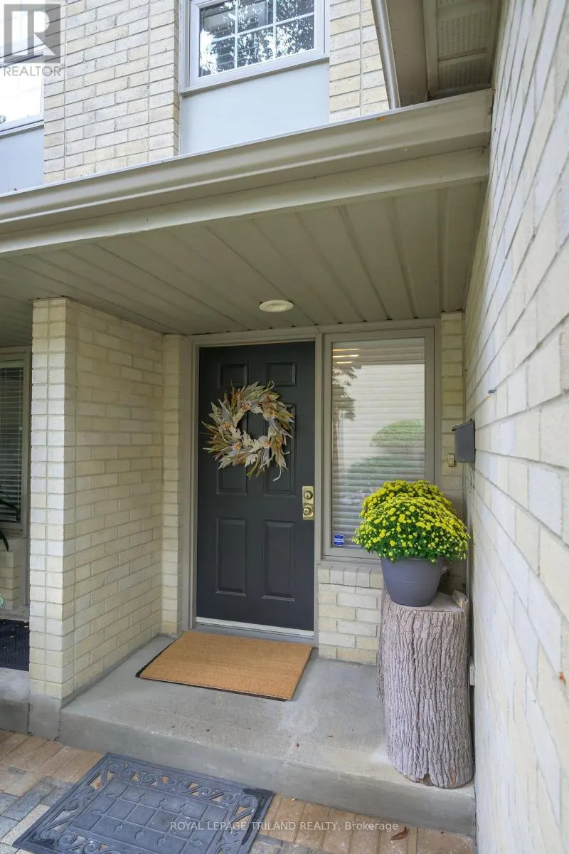 12 - 1399 COMMISSIONERS ROAD W, #12