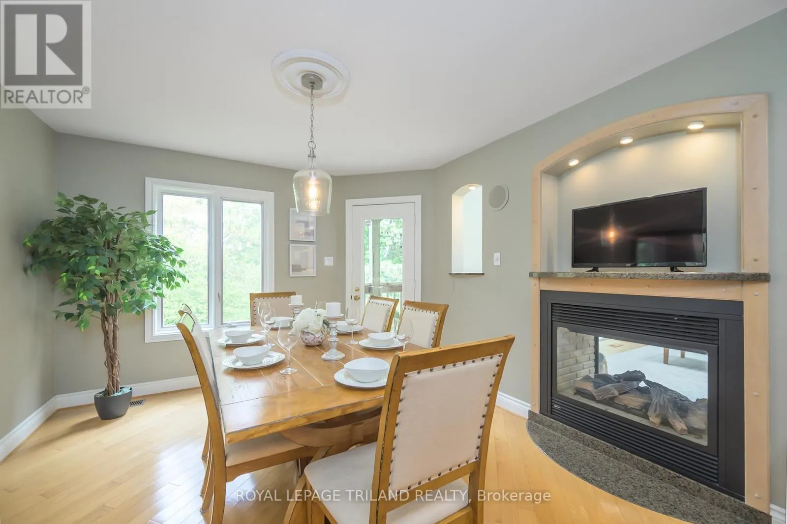 12 - 1399 COMMISSIONERS ROAD W, #12