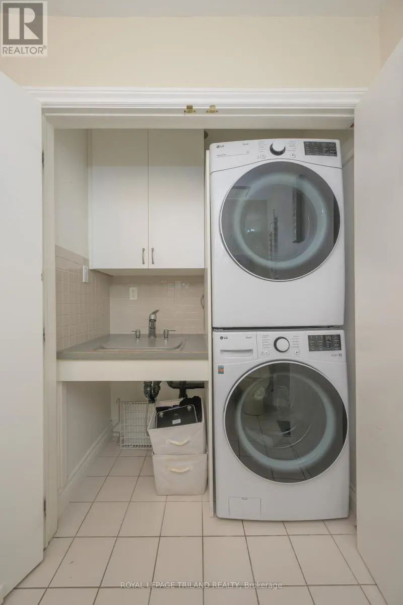 12 - 1399 COMMISSIONERS ROAD W, #12