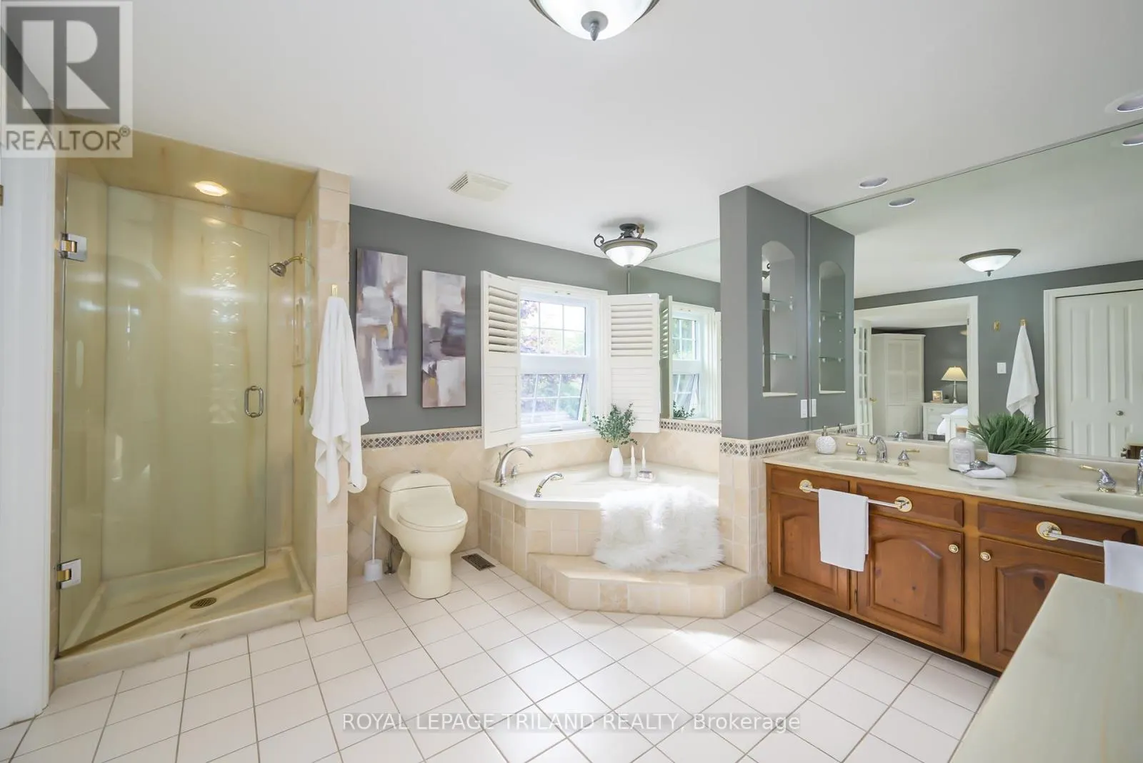 12 - 1399 COMMISSIONERS ROAD W, #12