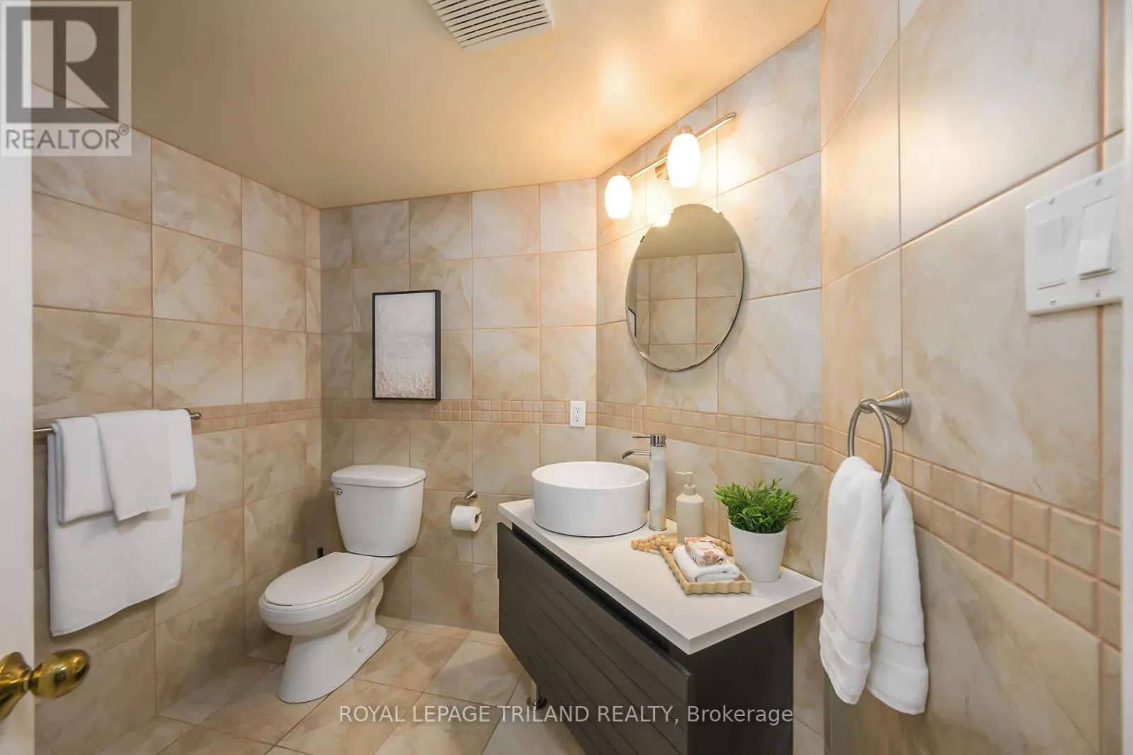 12 - 1399 COMMISSIONERS ROAD W, #12