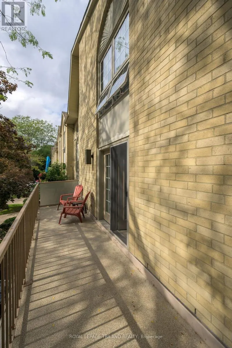 12 - 1399 COMMISSIONERS ROAD W, #12