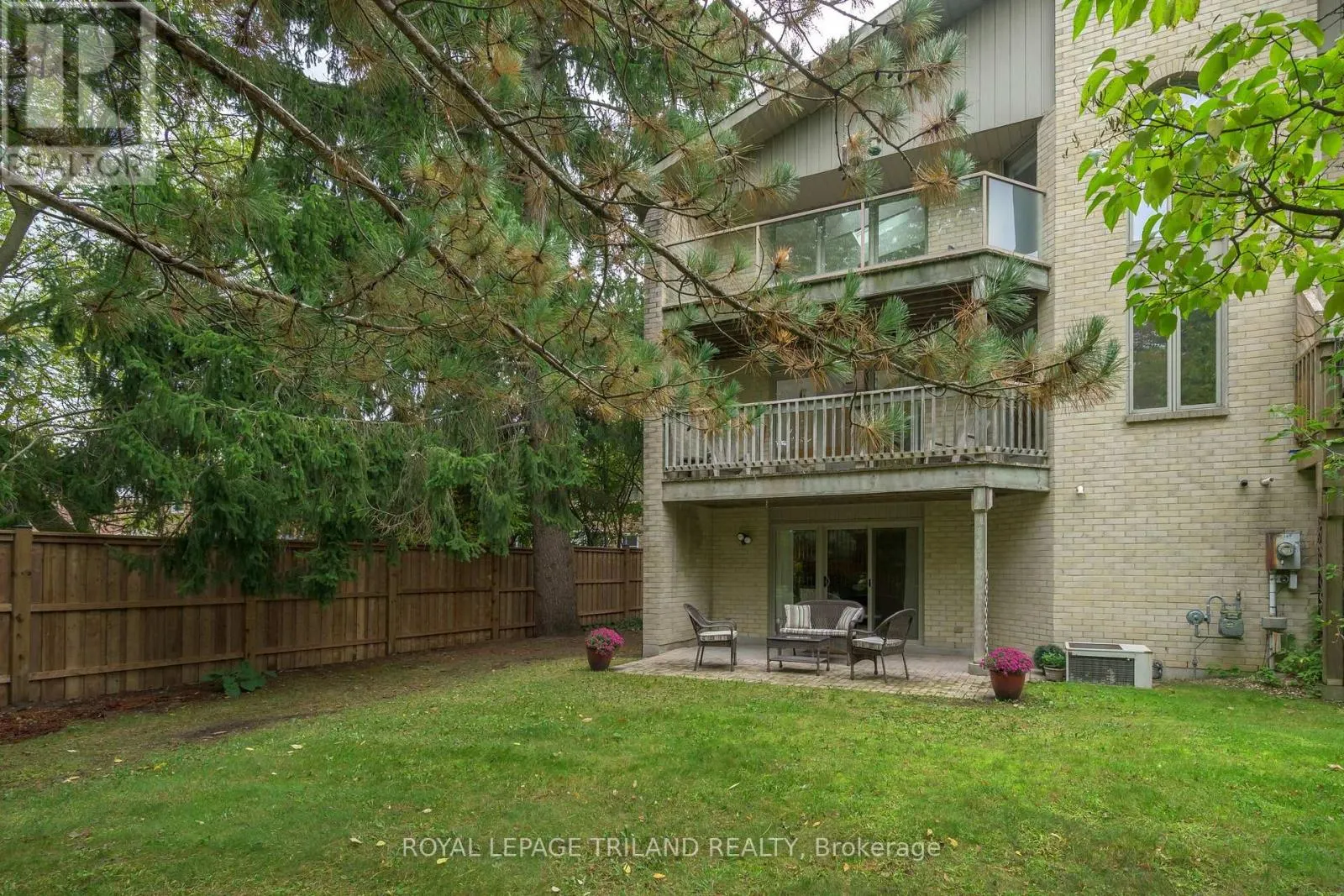 12 - 1399 COMMISSIONERS ROAD W, #12