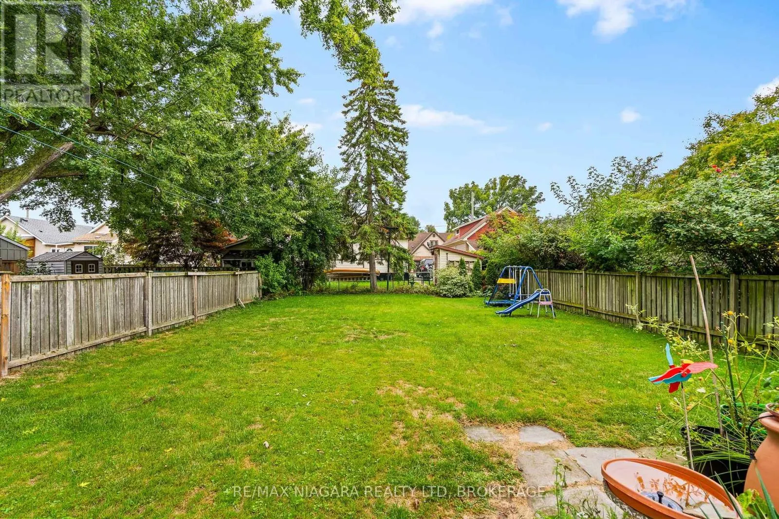 118 DUFFERIN STREET E