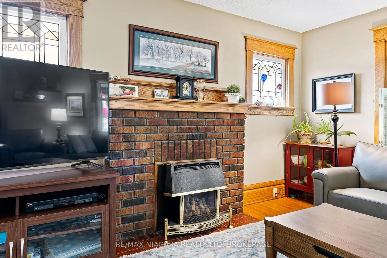118 DUFFERIN STREET E
