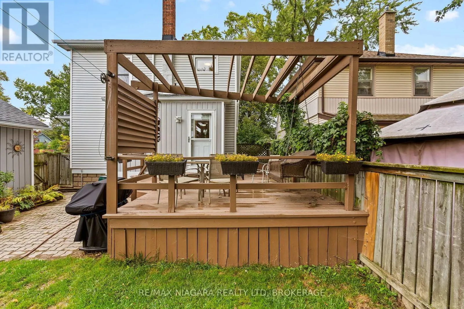 118 DUFFERIN STREET E