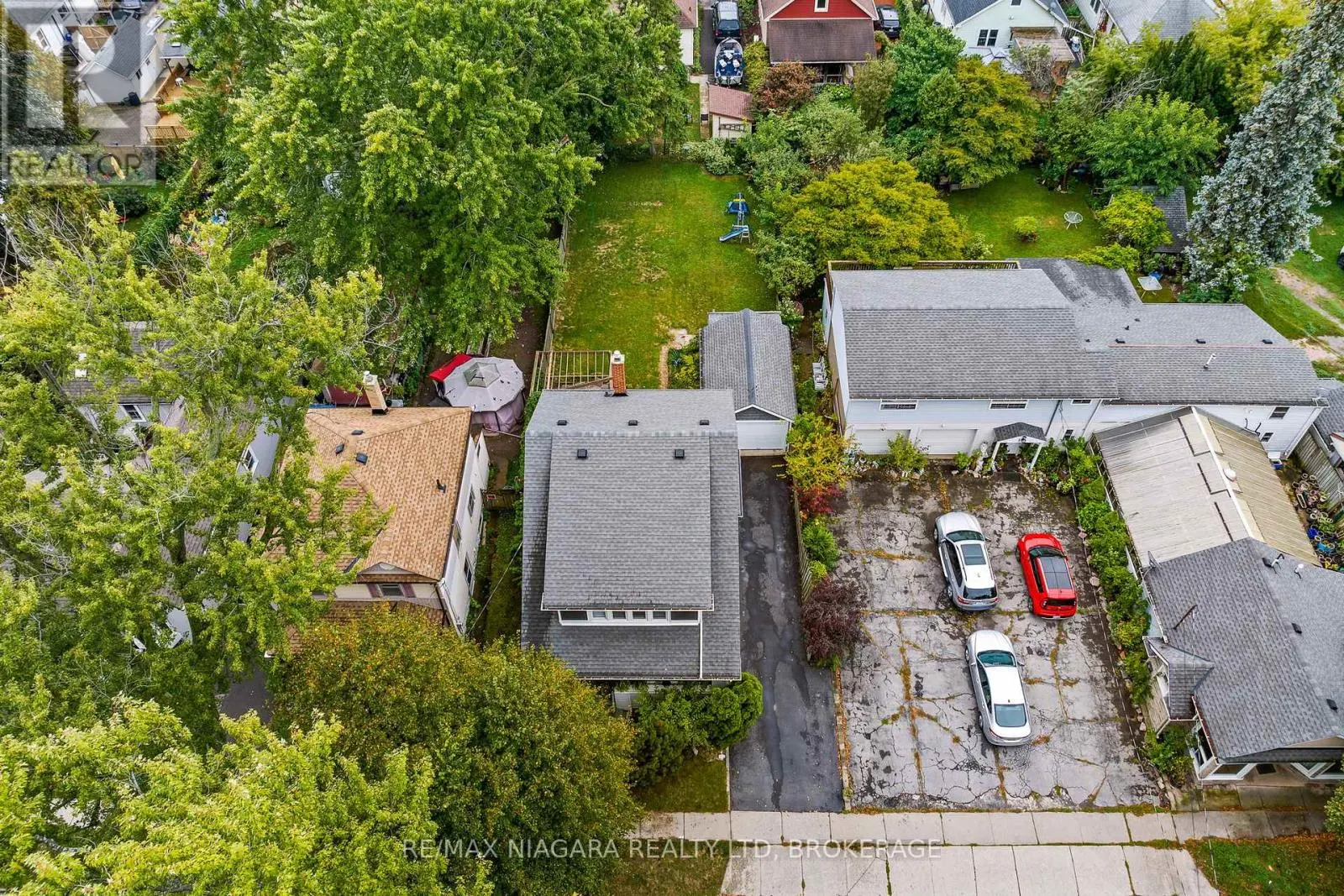 118 DUFFERIN STREET E