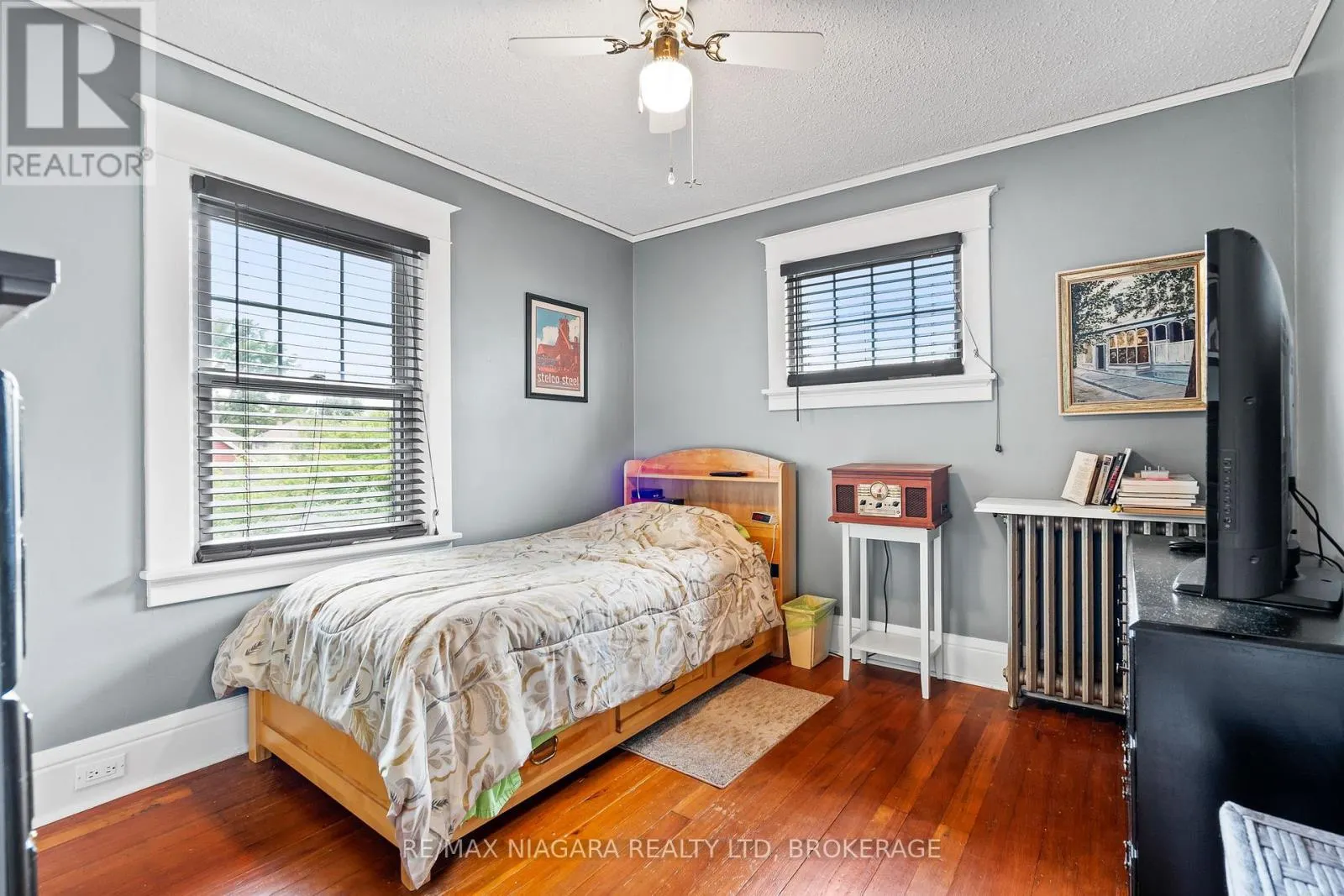 118 DUFFERIN STREET E