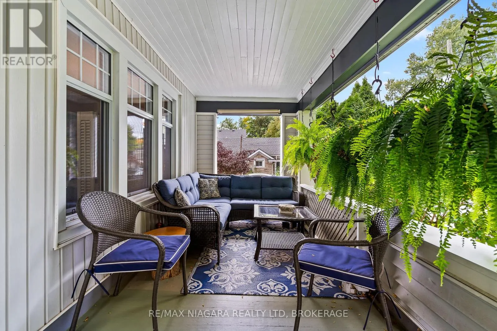 118 DUFFERIN STREET E