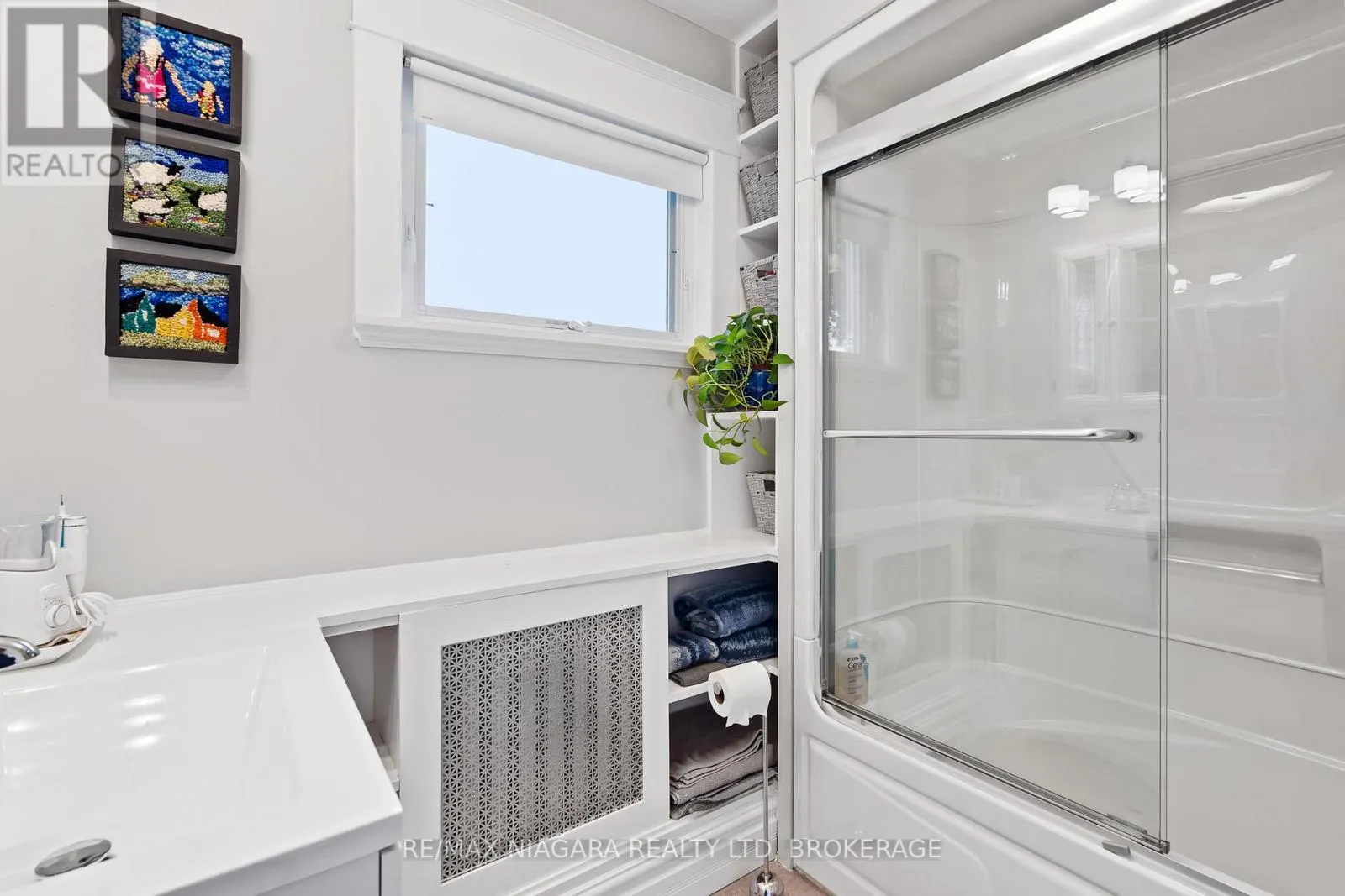 118 DUFFERIN STREET E