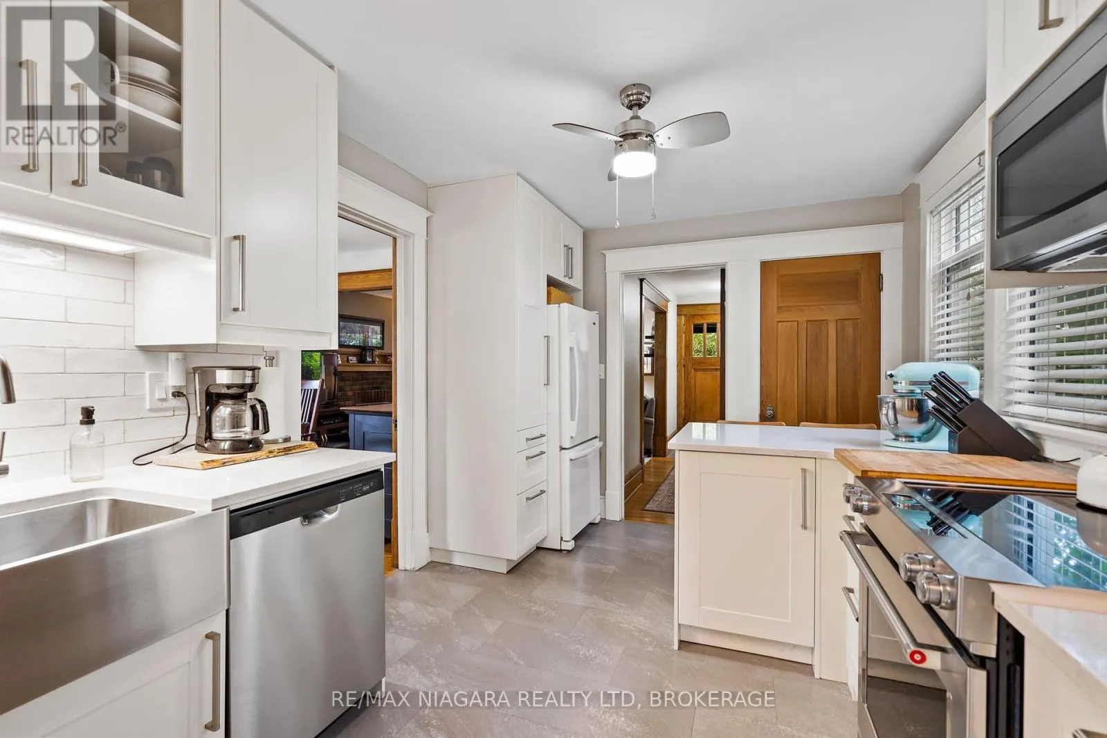 118 DUFFERIN STREET E
