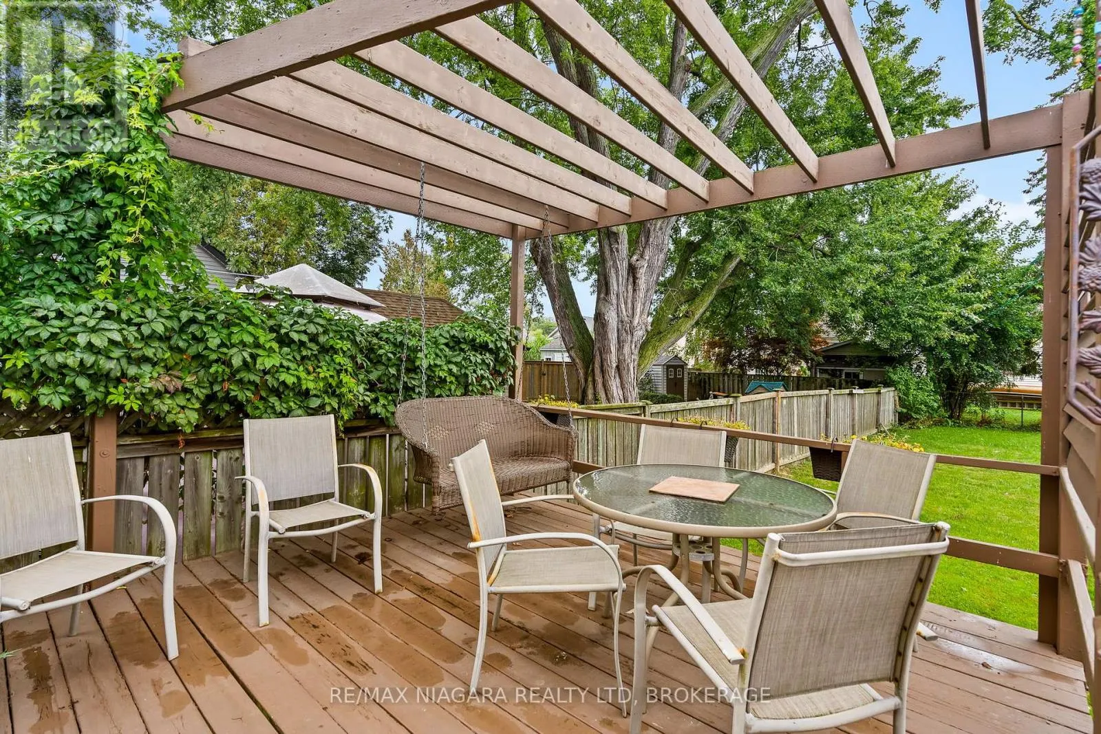 118 DUFFERIN STREET E