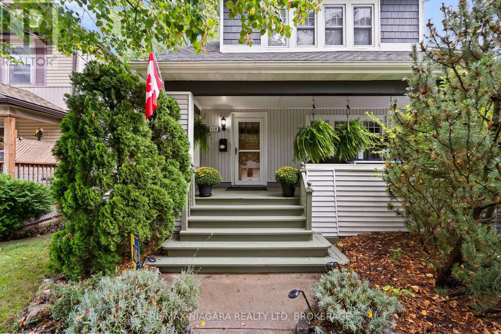 118 DUFFERIN STREET E