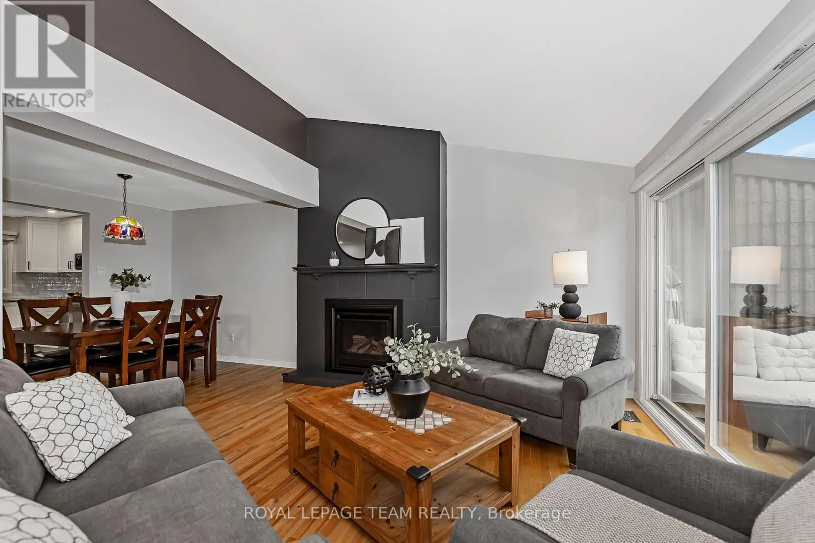 1095 AMBLESIDE DRIVE
