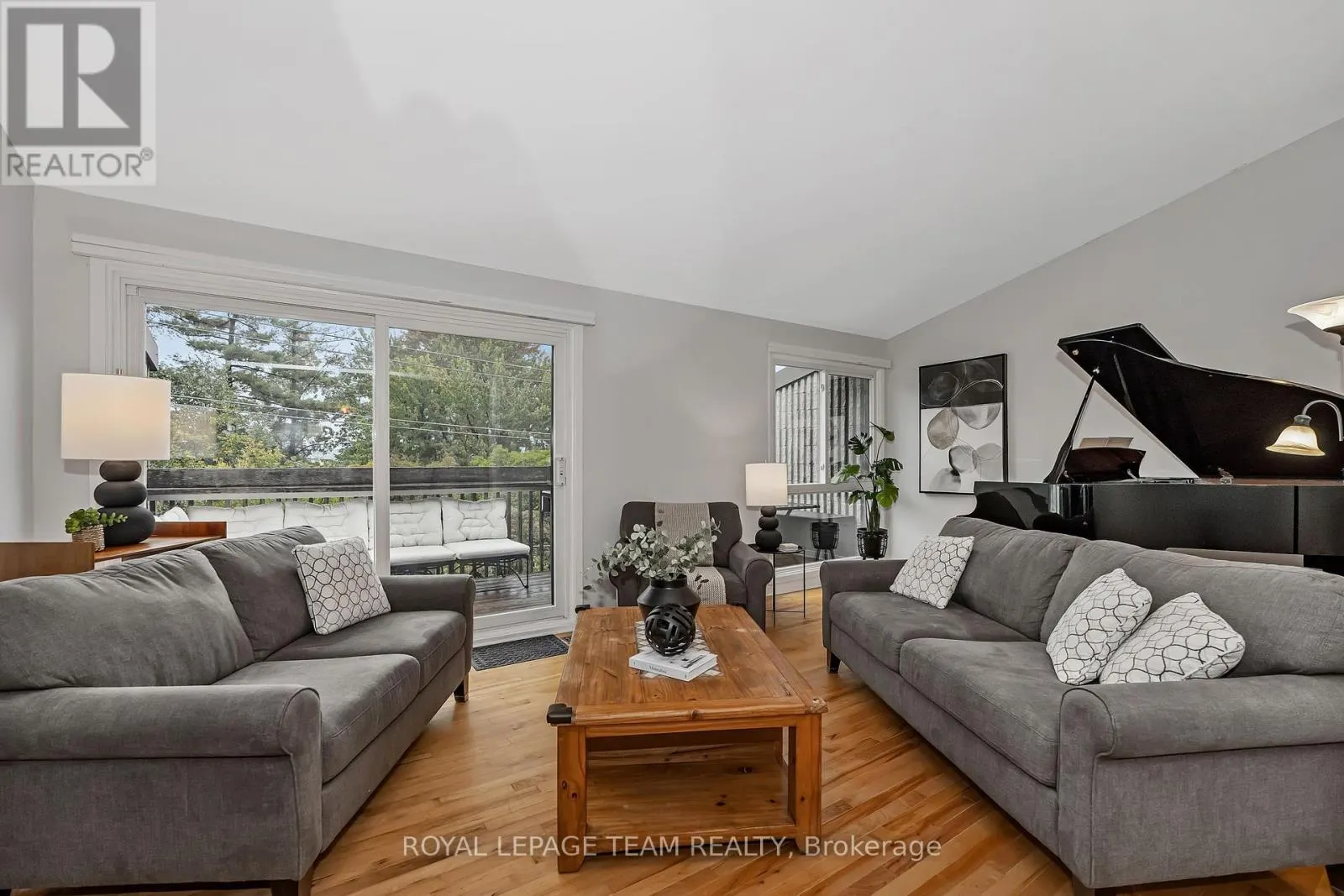 1095 AMBLESIDE DRIVE