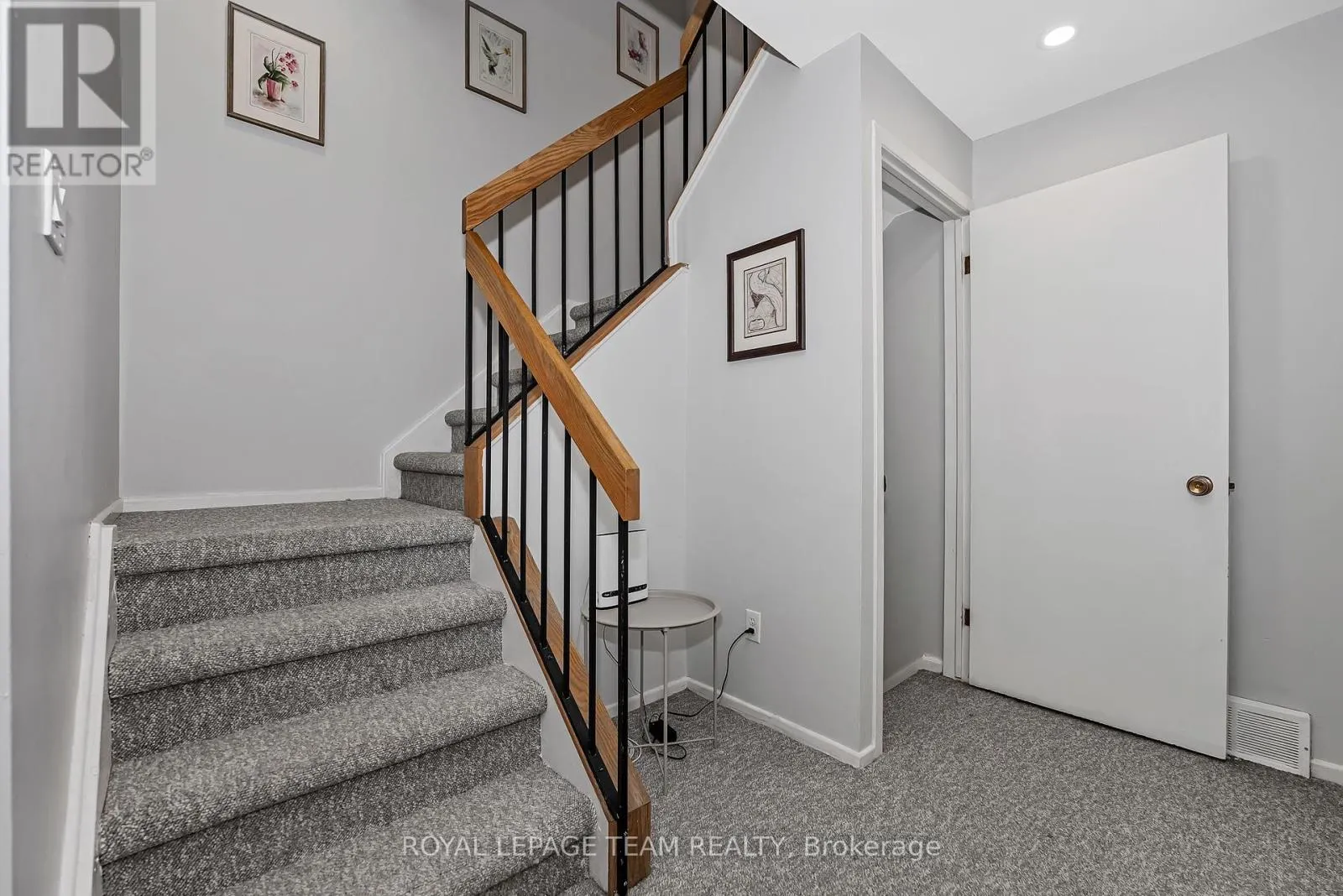 1095 AMBLESIDE DRIVE