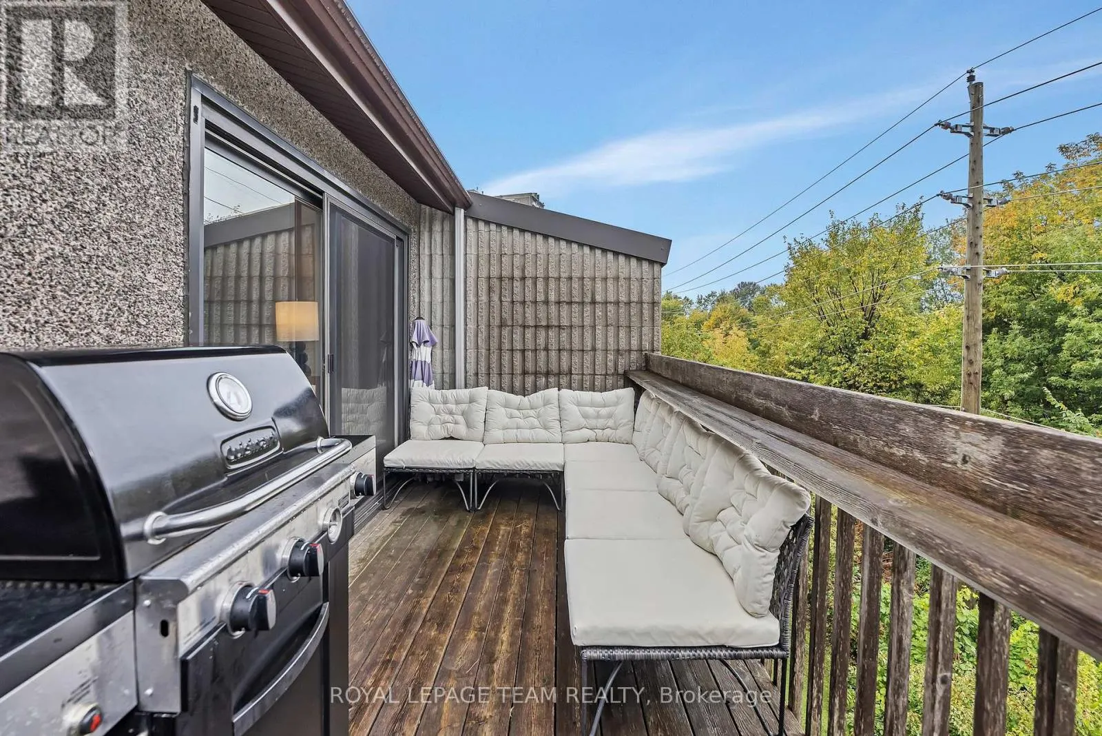 1095 AMBLESIDE DRIVE