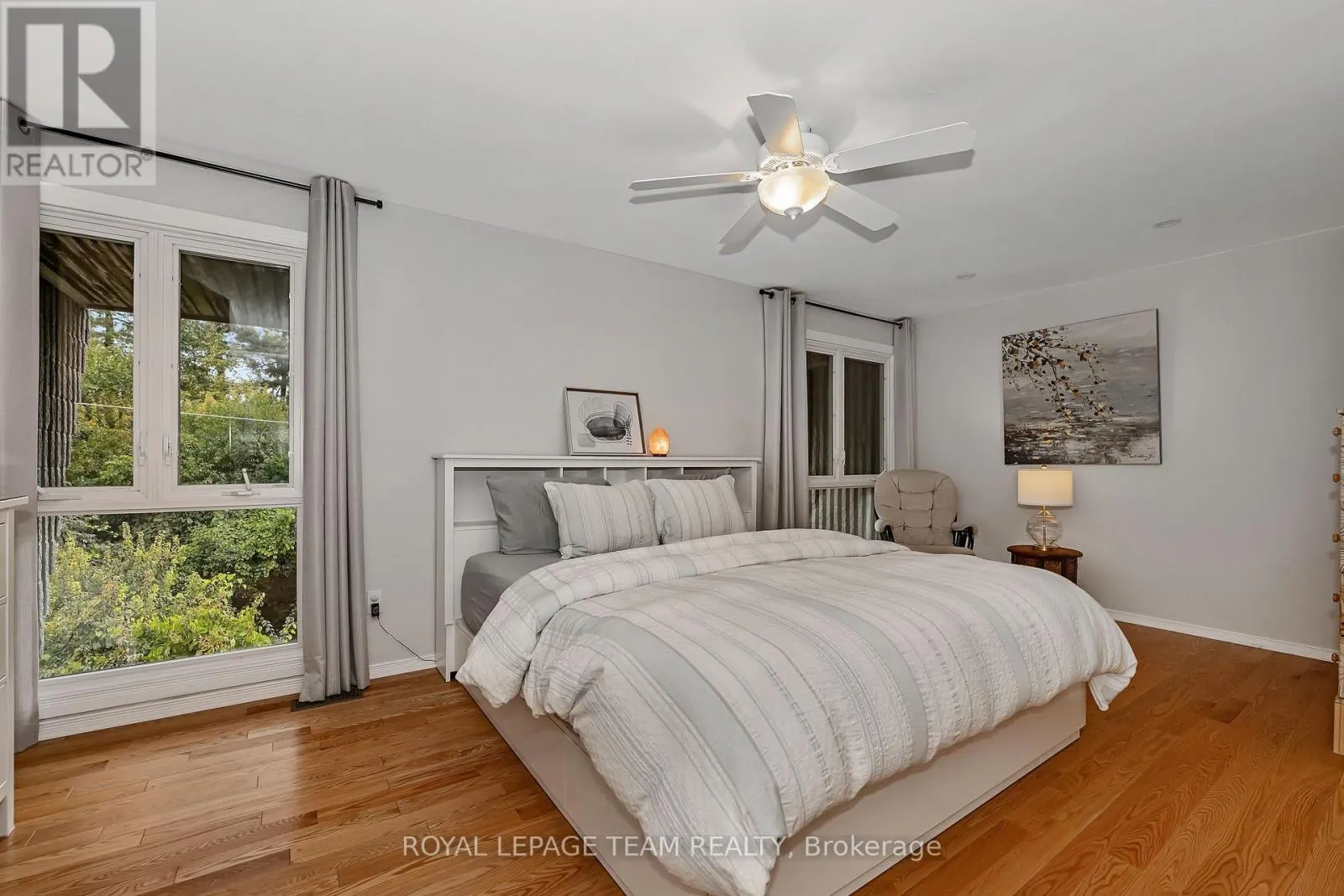 1095 AMBLESIDE DRIVE