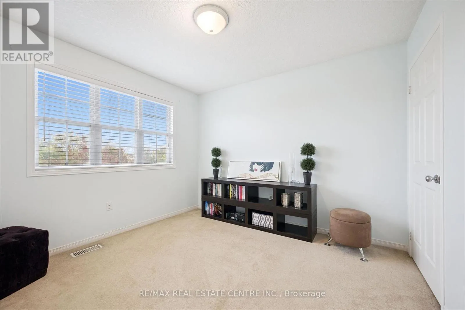394 SAUVE CRESCENT