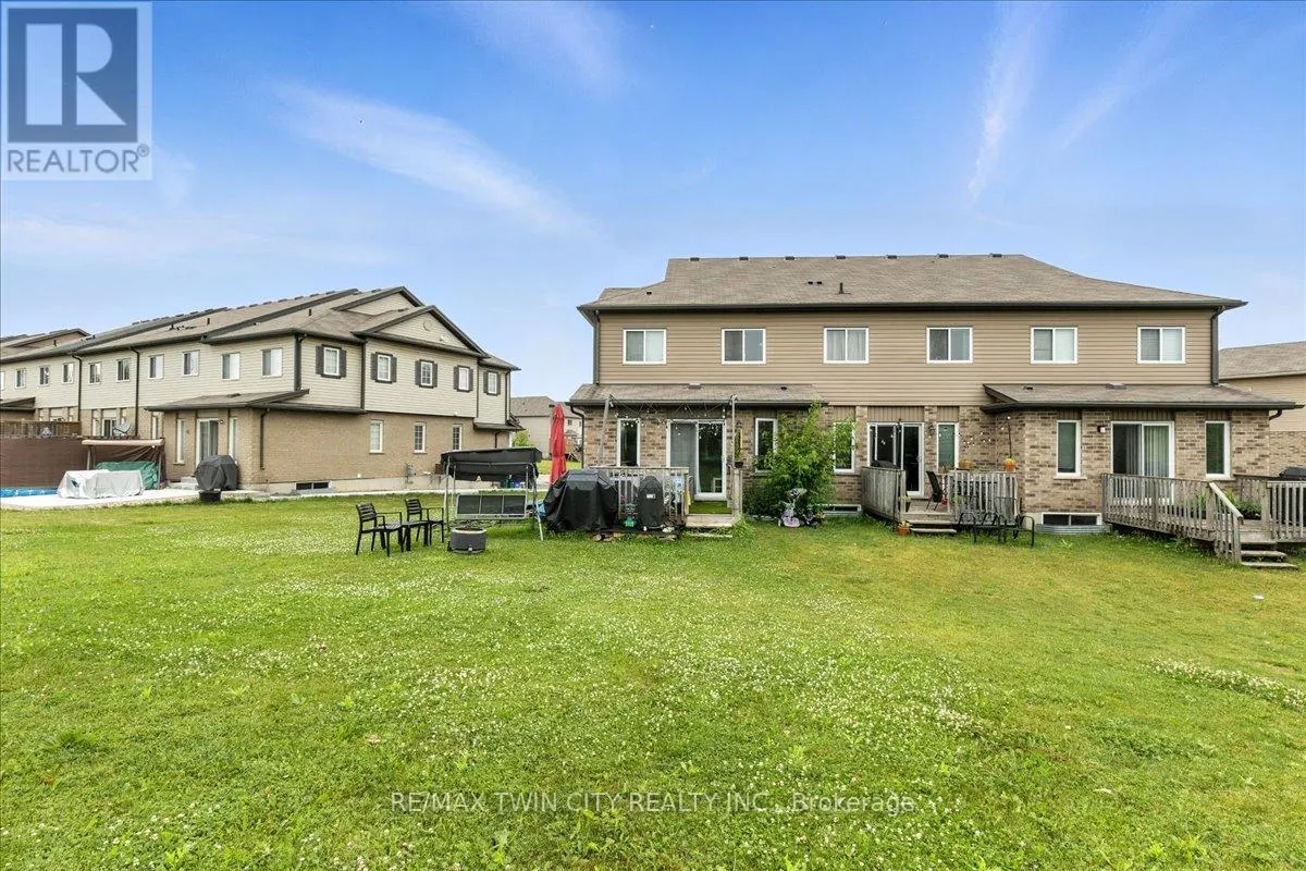 260 COUNTRYSTONE CRESCENT