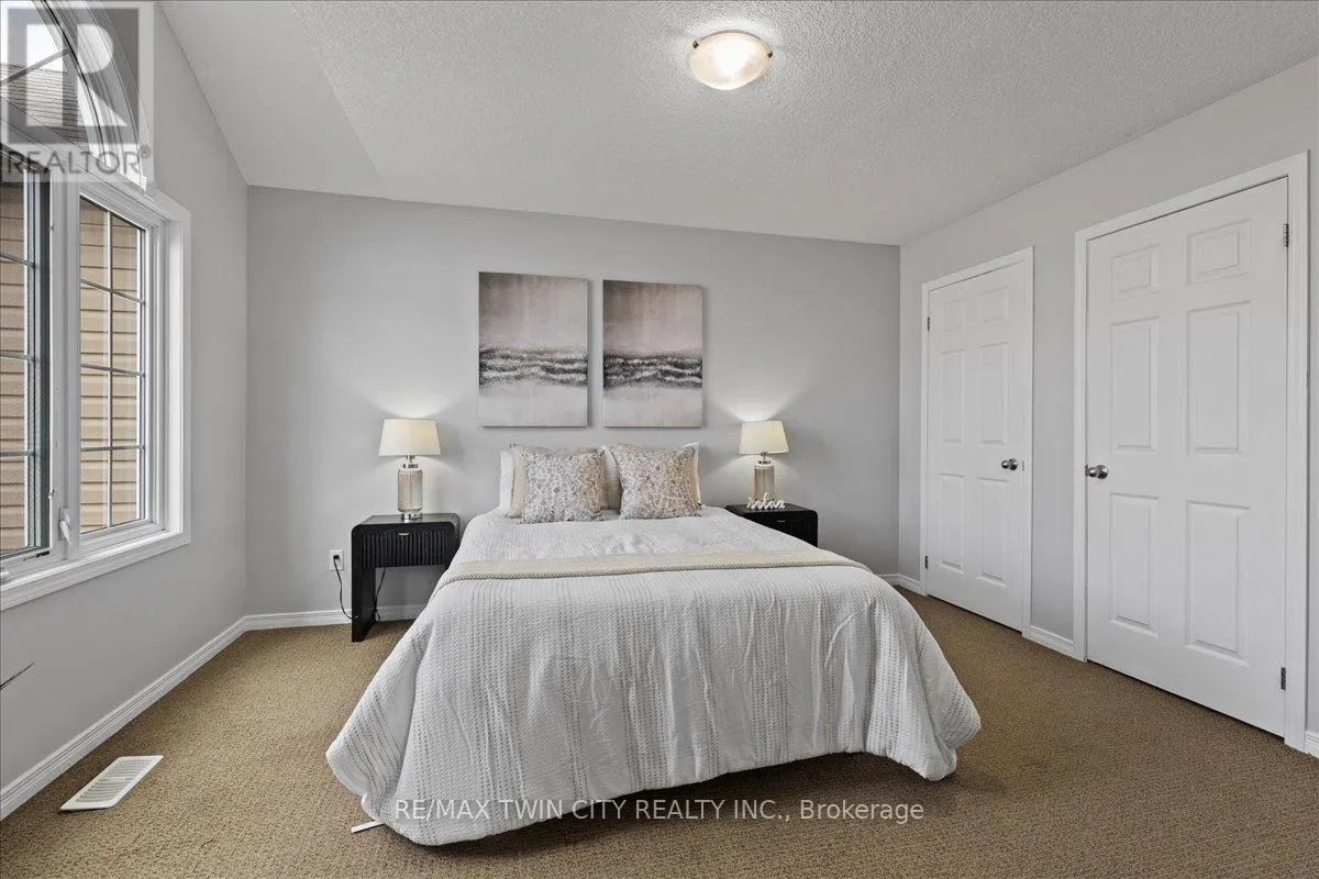 260 COUNTRYSTONE CRESCENT