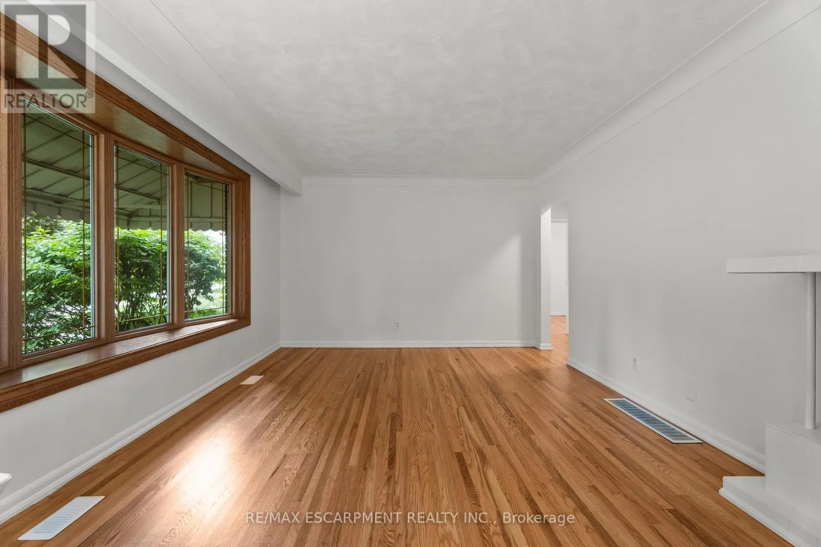 98 LAURIER AVENUE