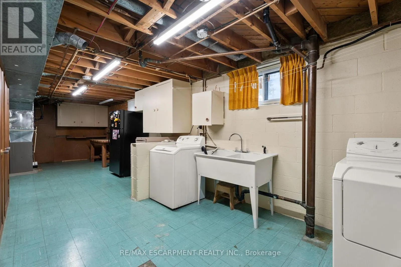 98 LAURIER AVENUE