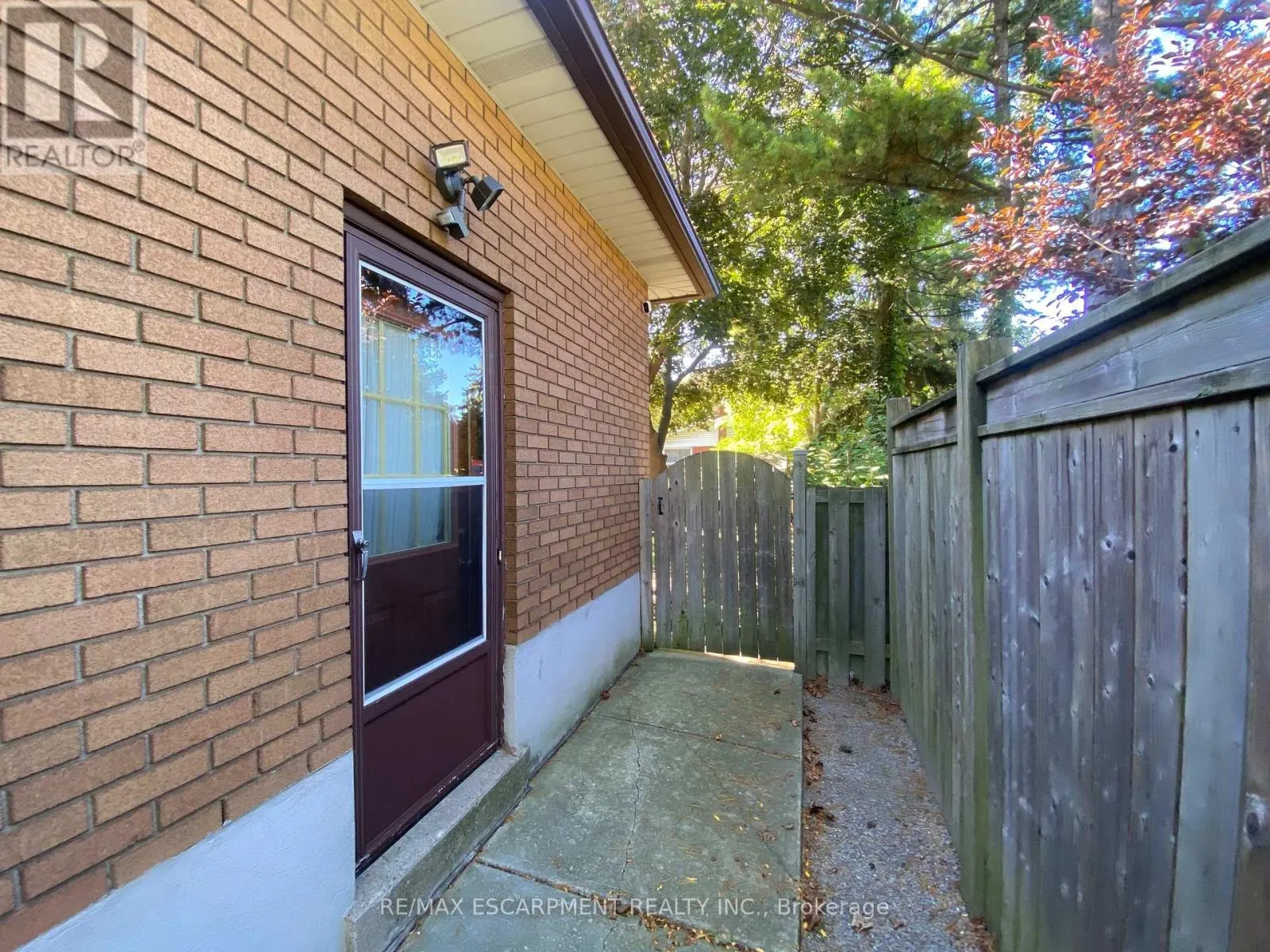 98 LAURIER AVENUE