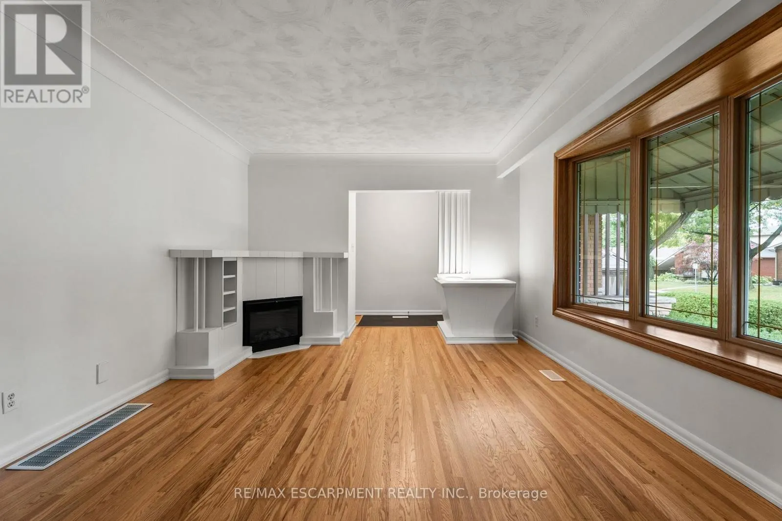 98 LAURIER AVENUE