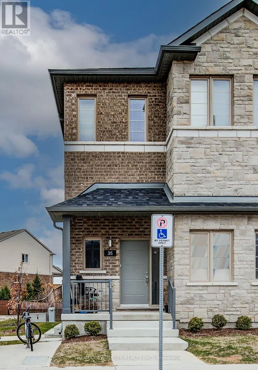 35 - 205 WEST OAK TRAIL