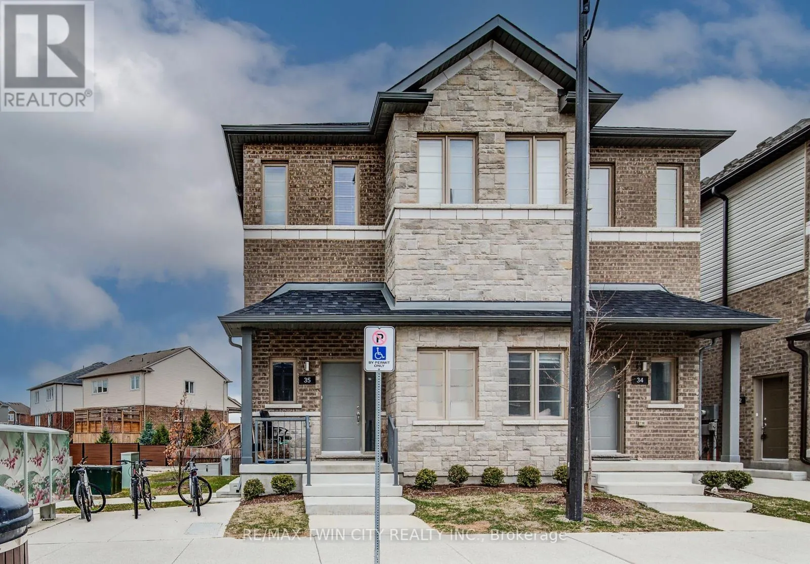35 - 205 WEST OAK TRAIL