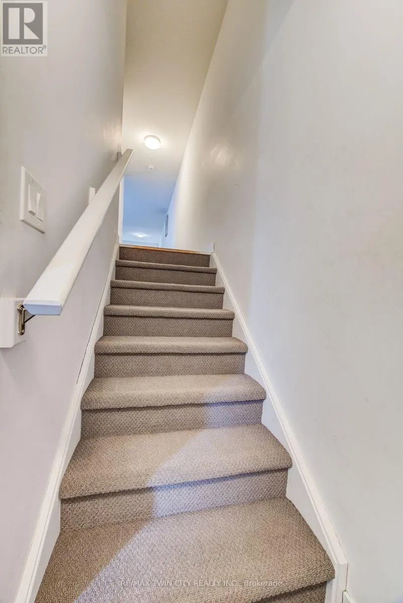 35 - 205 WEST OAK TRAIL
