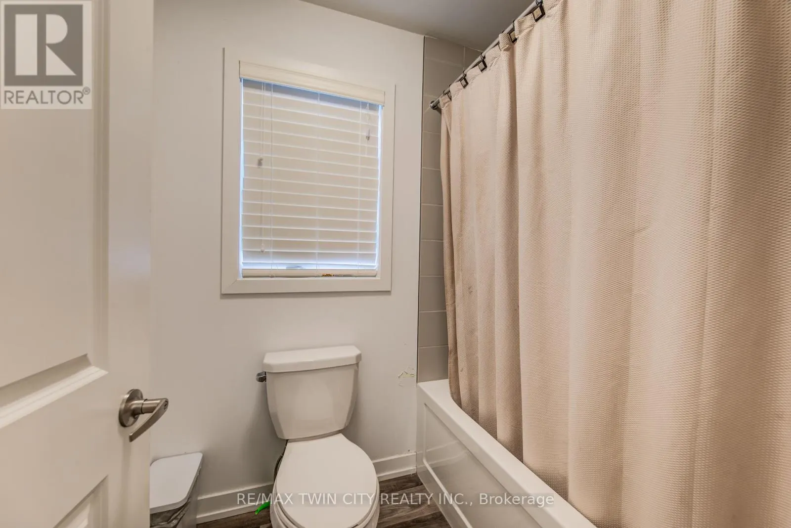 35 - 205 WEST OAK TRAIL