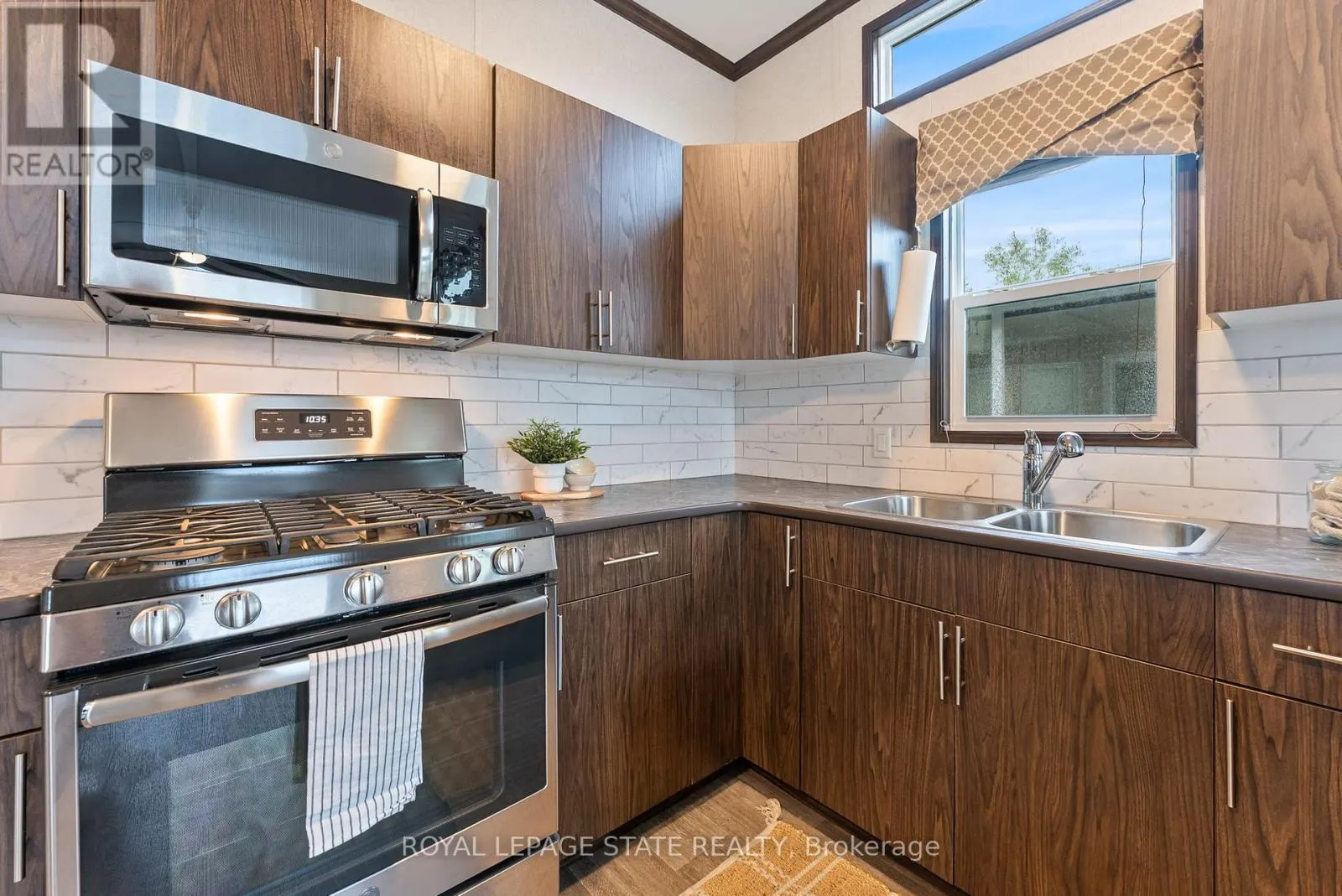 213 - 490 EMPIRE ROAD
