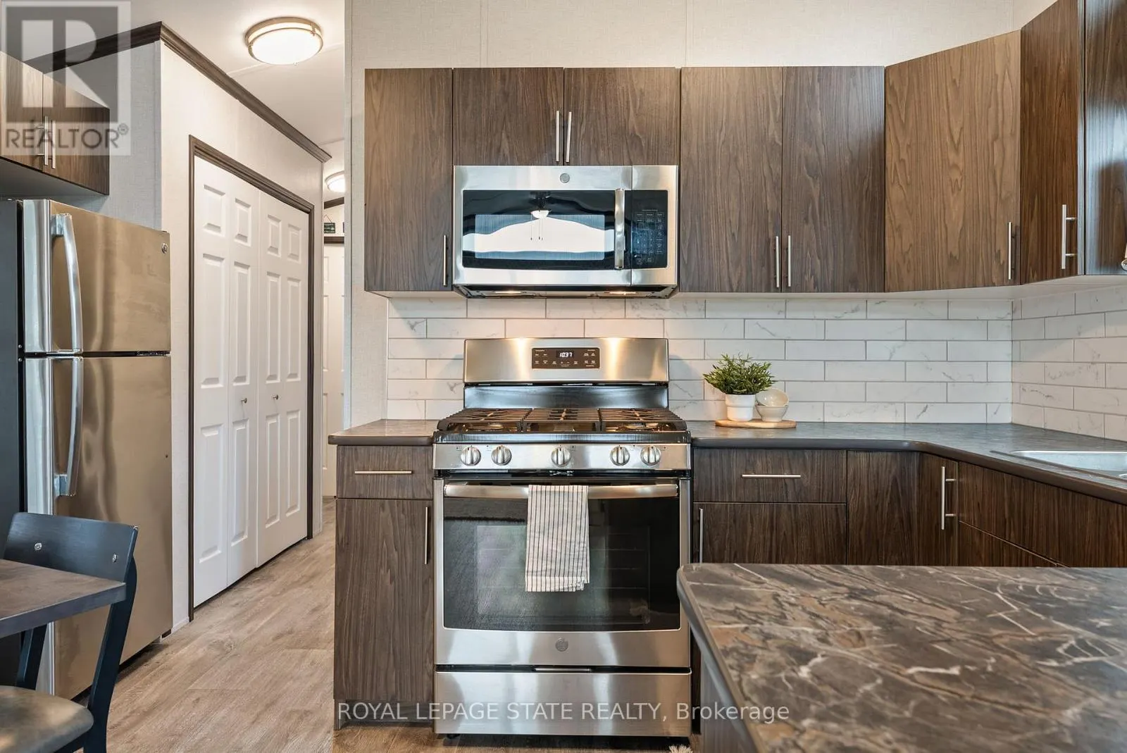 213 - 490 EMPIRE ROAD