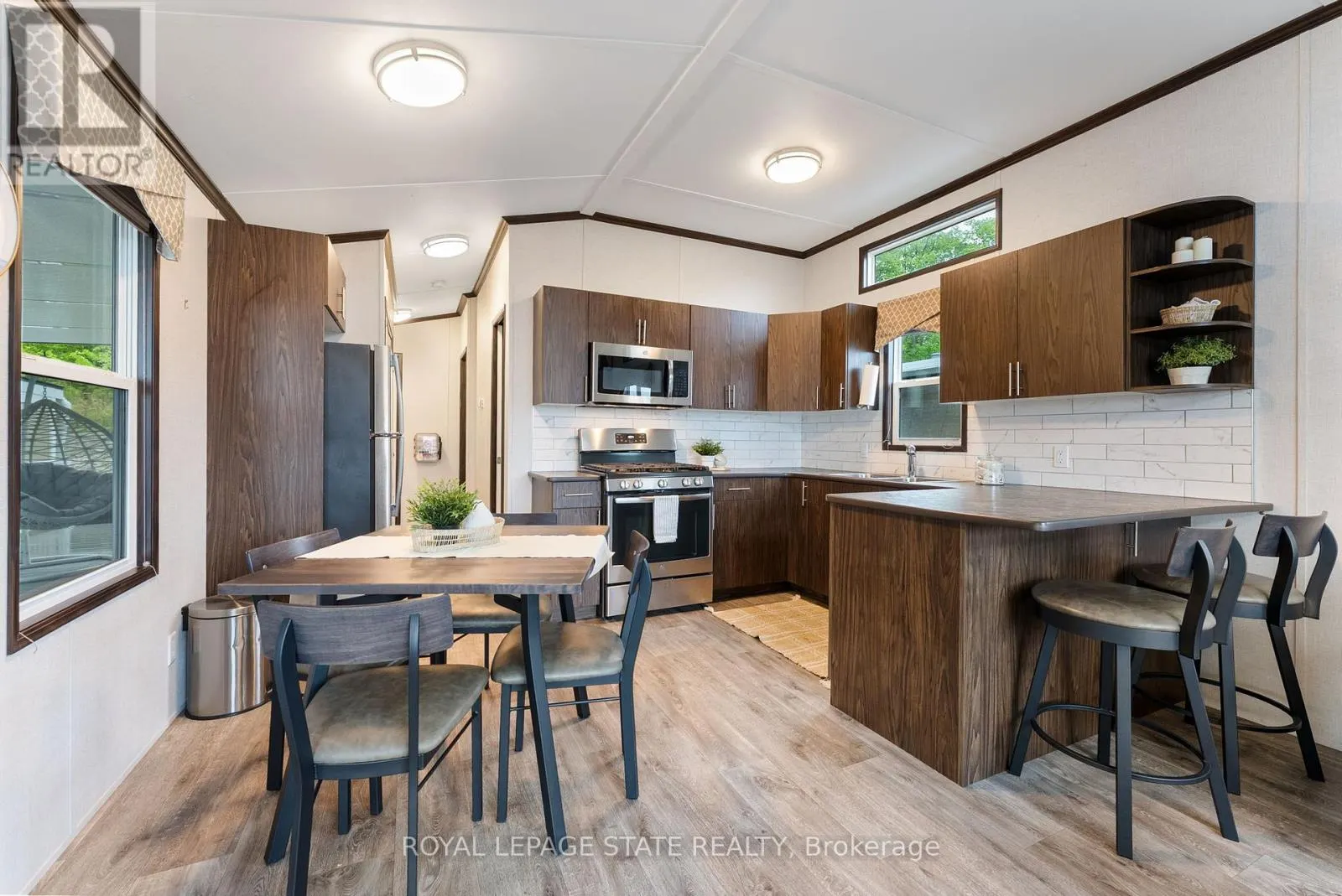 213 - 490 EMPIRE ROAD