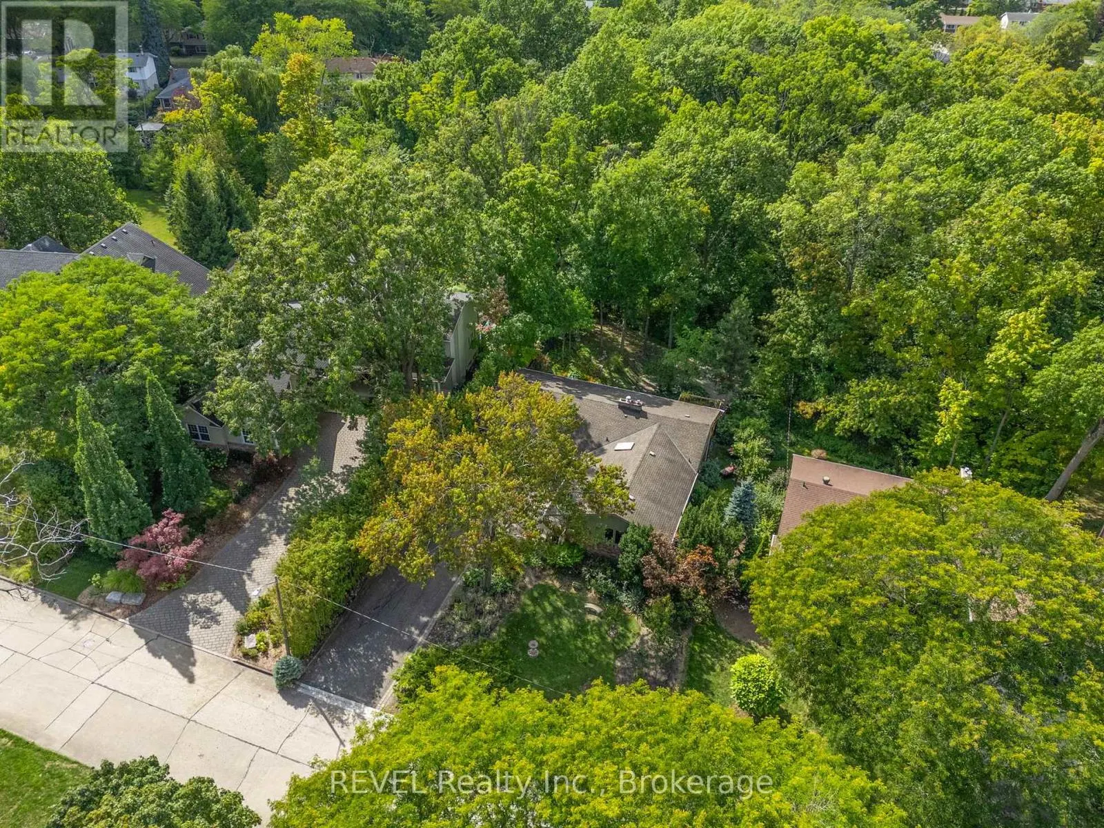10 WOODINGTON CRESCENT