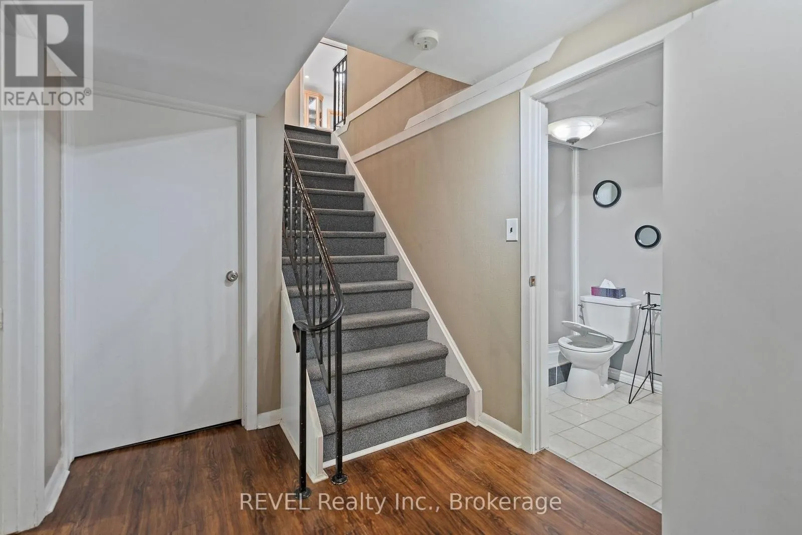 10 WOODINGTON CRESCENT