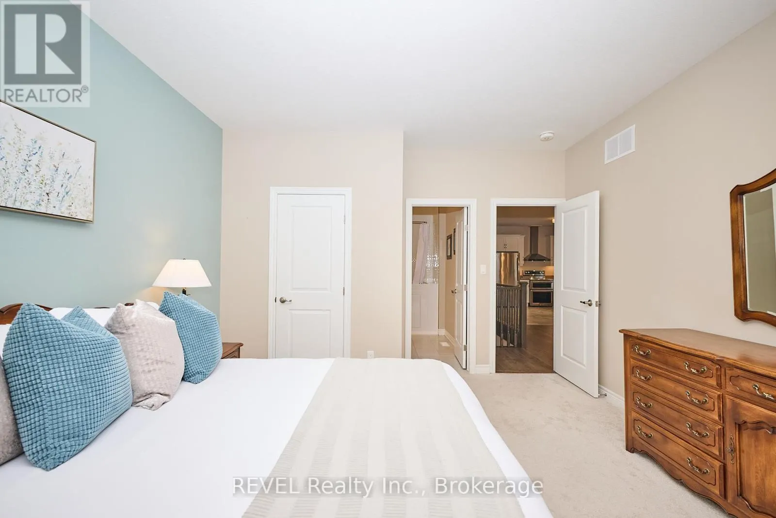 6 - 2848 KING STREET, #6