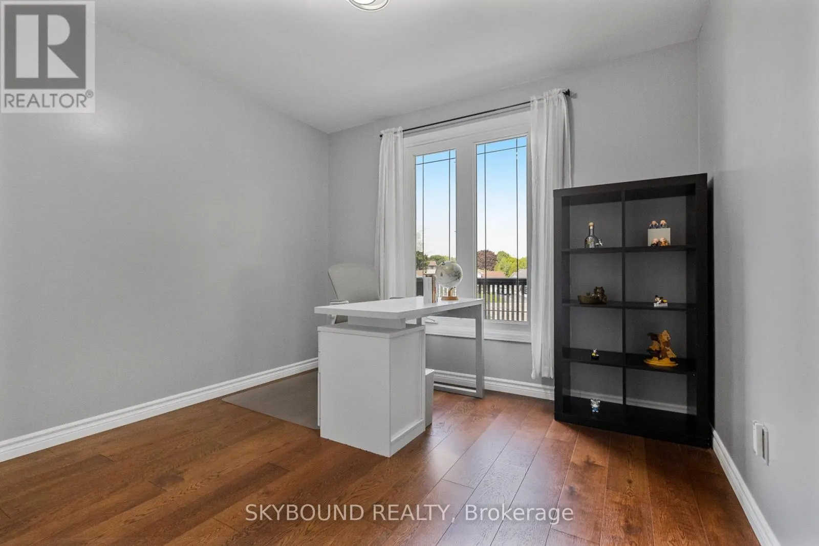 6 ROSELAWN COURT