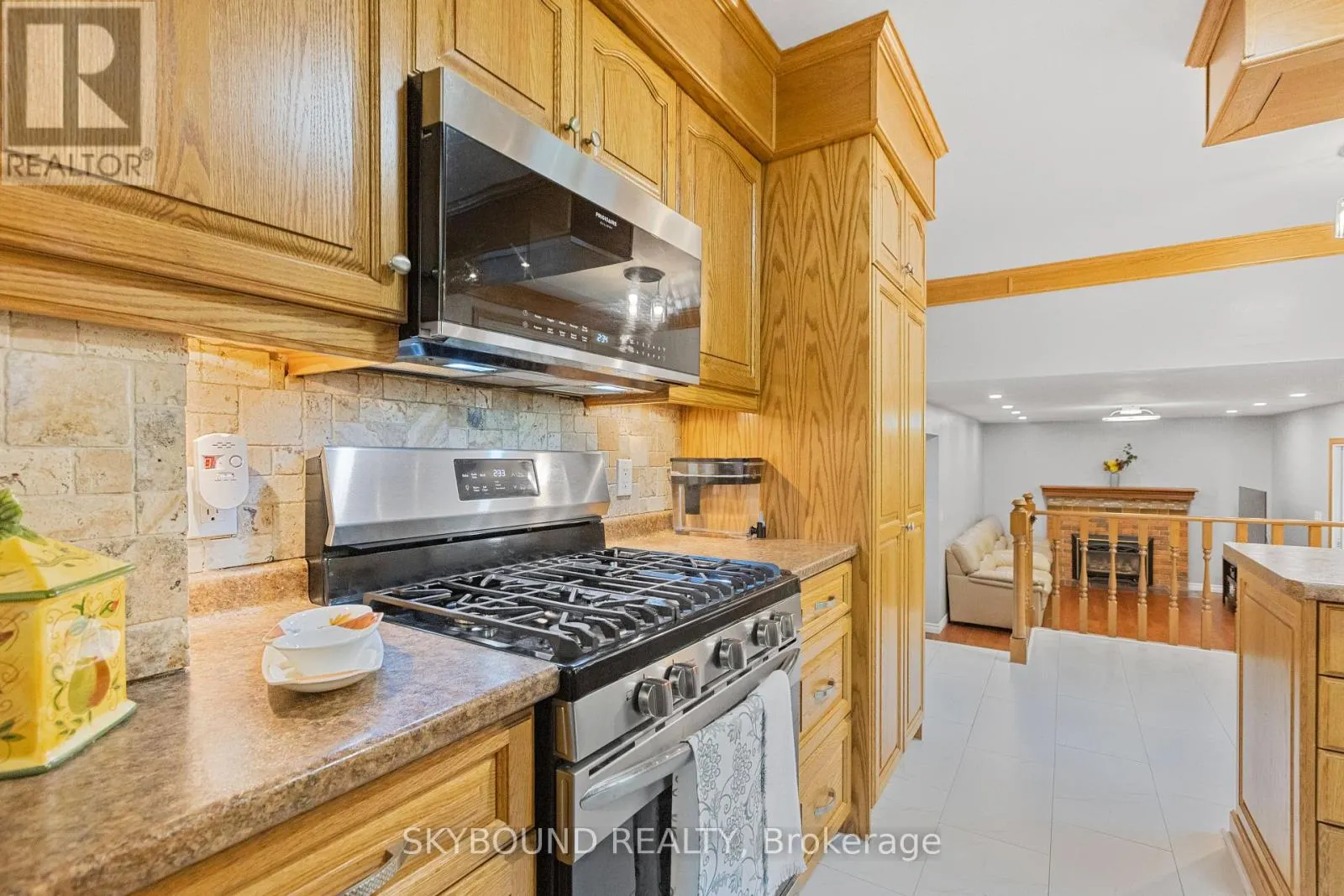 6 ROSELAWN COURT