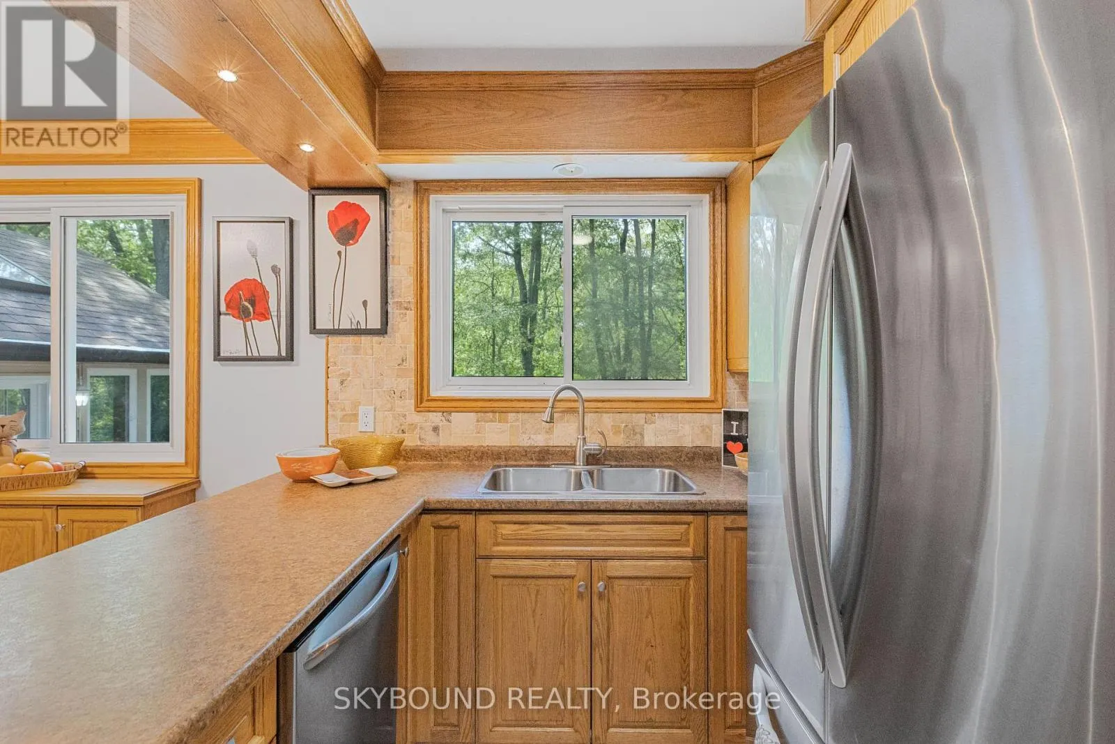 6 ROSELAWN COURT