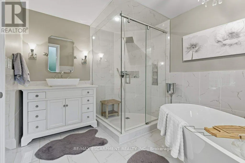 31 ACREDALE DRIVE