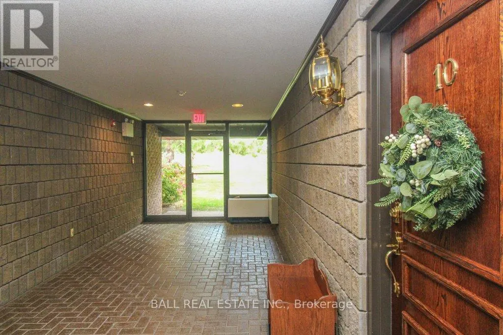 10 - 680 WHITAKER STREET, #10