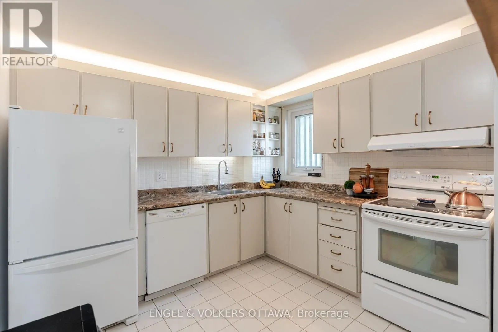 606 - 1171 AMBLESIDE DRIVE